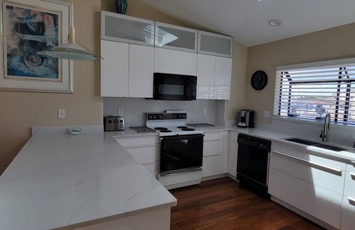 Southend House | Direct Oceanfront Home, Quiet Location Yet Close To Everything