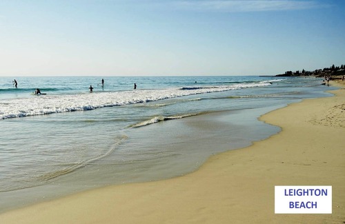 North Fremantle Villa | DIRECT ON RIVER-FRONT! - ARCHITECTURAL VILLA - PLUS 3 MINUTE WALK TO BEACH!