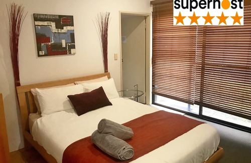 North Fremantle Villa | DIRECT ON RIVER-FRONT! - ARCHITECTURAL VILLA - PLUS 3 MINUTE WALK TO BEACH!