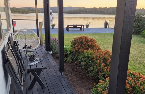 Fennell Bay Apartment | Direct water front 3 meters from Lake.nYour own private balcony overlooking Lake