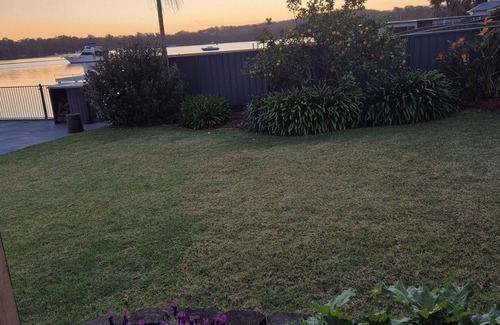 Fennell Bay Apartment | Direct water front 3 meters from Lake.nYour own private balcony overlooking Lake