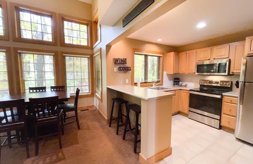 Boyne Falls Condo | Disciples Ridge Condo, Just off Fox Run Court, Sleeps 16. Three bedrms-loft