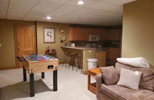 Boyne Falls Condo | Disciples Ridge Condo, Just off Fox Run Court, Sleeps 16. Three bedrms-loft