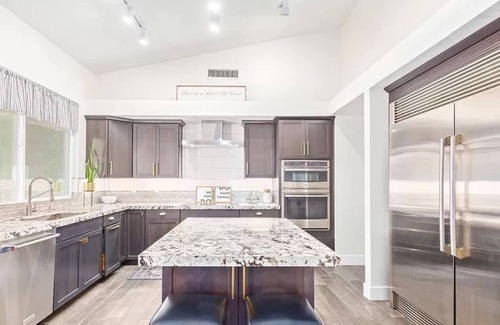 Estate Grove Valencia Est House | Discount! Luxe Oasis w/Pool & Mini-Golf, Game Rm