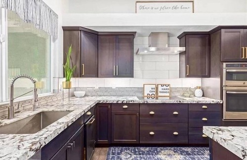 Estate Grove Valencia Est House | Discount! Luxe Oasis w/Pool & Mini-Golf, Game Rm
