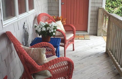 Corolla Light Villa | Discounted Aug 16-23! Semi- soundfront, close to beach!