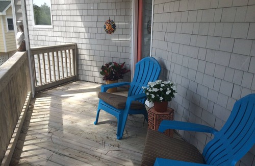 Corolla Light Villa | Discounted Aug 16-23! Semi- soundfront, close to beach!