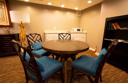 Hanamaulu Hotel | ~Discounted Four Stars Oceanfront Resort Lihue, Kauai free Wine+Chocs+Snacks~