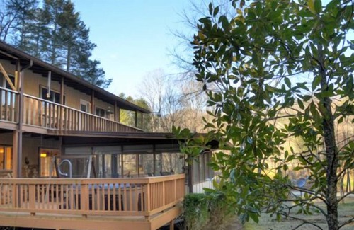 Almond Ski Chalet | Discounted $! Hot Tub, Fireplace, Pet & Family Friendly. Waterview w/ swimming!