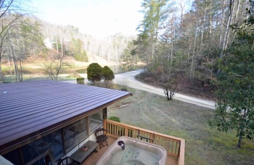 Almond Ski Chalet | Discounted $! Hot Tub, Fireplace, Pet & Family Friendly. Waterview w/ swimming!