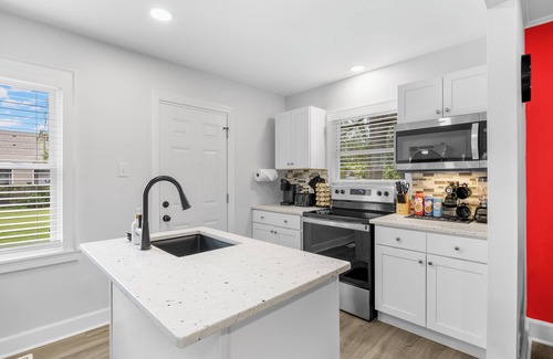 Wilmington House | Discounted Rates! Downtown Wilmington - Near Beach - Family-Friendly Pets Okay