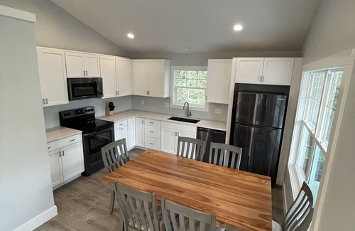 Miami Park House | Discounted rates for Fall/Winter! Lake Michigan Access, Hot tub!
