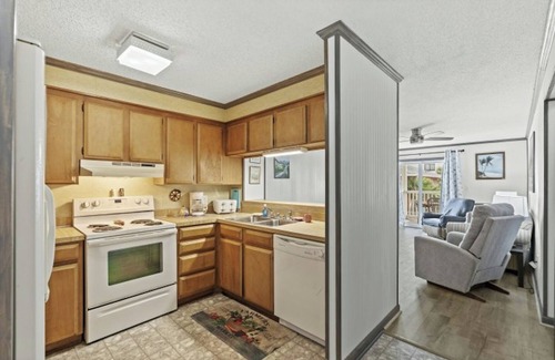 Windy Hill Condo | Discounted Side Unit - Ocean Pier IV 140