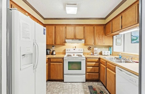 Windy Hill Condo | Discounted Side Unit - Ocean Pier IV 140
