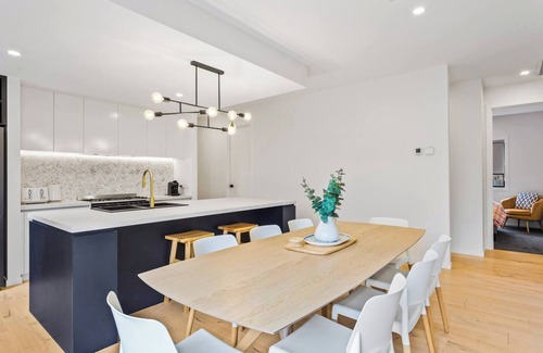 Cowes House | Discover a Spacious Modern Gem near The Esplanade