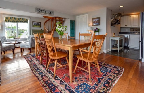 Boothbay Harbor House | Discover Boothbay Harbor Marine just steps away