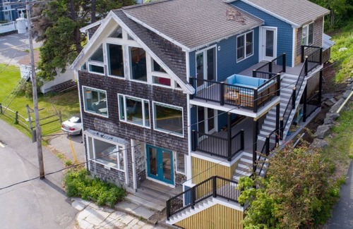 Boothbay Harbor House | Discover Boothbay Harbor Marine just steps away