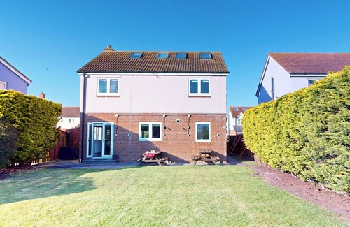 Beadnell Cottage | Discover coastal bliss at The Dunes, your perfect family haven by Beadnell Bay.