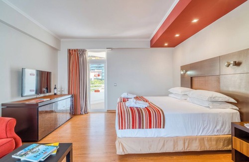Sao Martinho Hotel | Discover Funchal's Harbour and Marina! Swimming Pool, Breakfast, Beachfront!