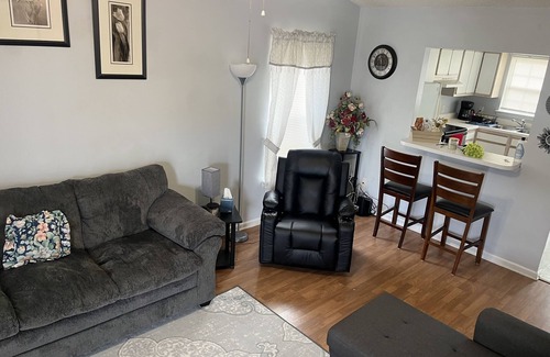 Jacksonville House | Discover Jacksonville charm, just a quick 6-min drive to the mall