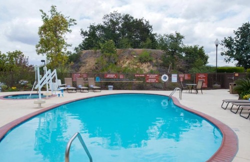 Thousand Oaks House | Discover Nature and Culture in Thousand Oaks! W/Private Kitchenette! Onsite Pool