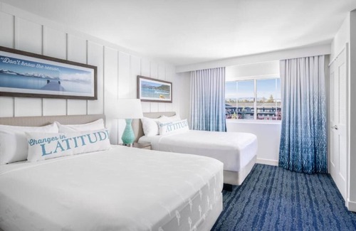 South Lake Tahoe Hotel | Discover Tahoe’s Beauty: 2 Affordable Units, Indoor Pool, Pets are Allowed