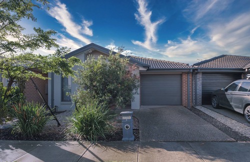 Point Cook House | Discover your dream home, where modern comfort meets suburban tranquillity