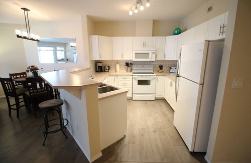 North End Condo | Discovery Bay #537
