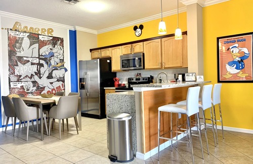 Four Corners House | Disney house “WITH SPLASH POOL”🌟8 guests🌟3 bedrooms🌟6 beds🌟3 baths