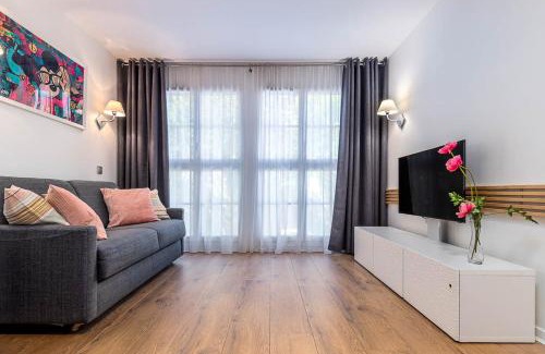 Serris Apartment | Disneyland Appartements familial avec piscine intérieur chauffé, parking gratuit A 5 minutes des parcs
