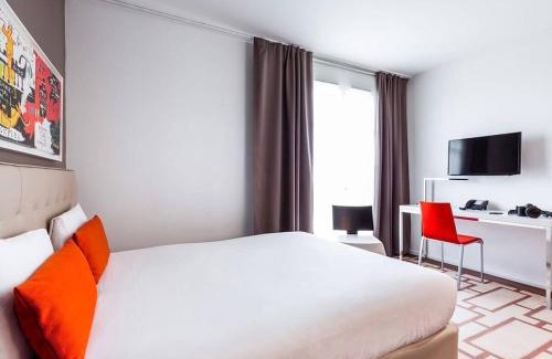 Serris Apartment | Disneyland Deluxe flat, outside pool, Climatisation, 1 min to Disney Parks