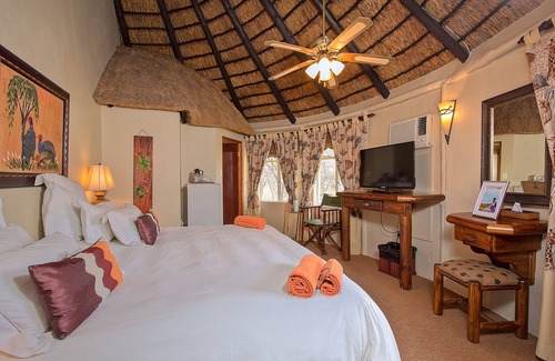 Leeupoort Cabin | Ditholo Game Lodge
