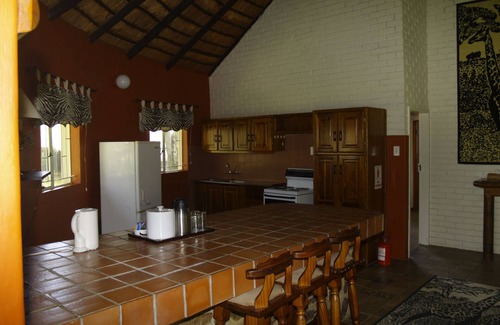 Leeupoort Cabin | Ditholo Game Lodge