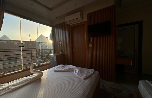 Al Haram Hotel | Diva Pyramids view inn