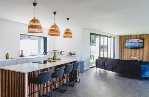 Knysna House | Dive into Luxury - Spacious Modern House with Pool