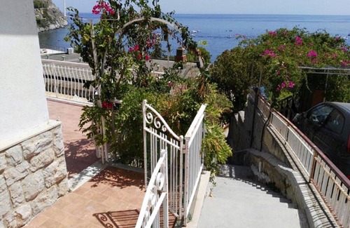 Capo Zafferano Villa | Dive into the sea .