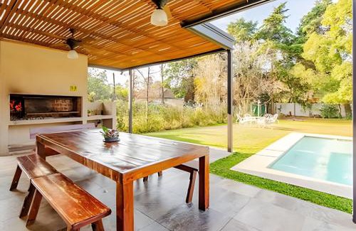 Del Viso Apartment | Divina casa con parque y Piscina climatizada en mini barrio cerrado