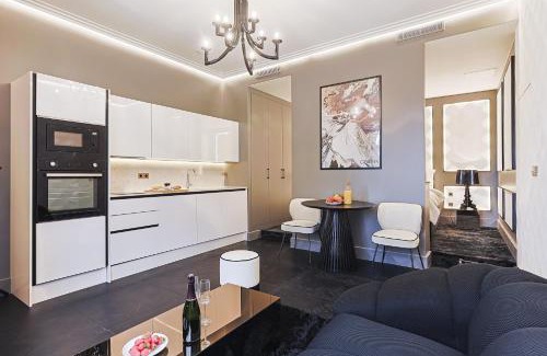 Carrieres-sur-Seine Apartment | Divine Couture - Suite Cambon