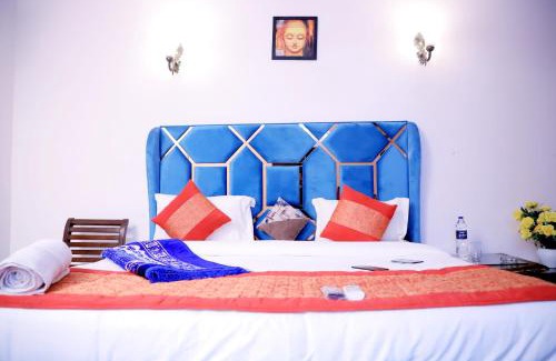 Saket Apartment | Divine India Service Apartment,2Bhk, D-198,SAKET