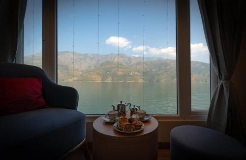 Chamiyala Boat Rental | Divine Lake Cruise