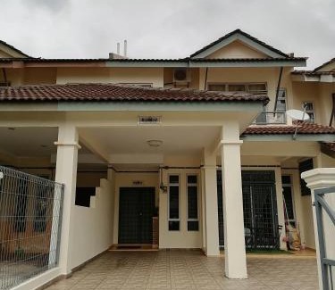 Bandar Penawar House | DKAMAR Homestay At Desaru, Fully Aircond, WiFi, Coway, Street View 4 min to Desaru Beach