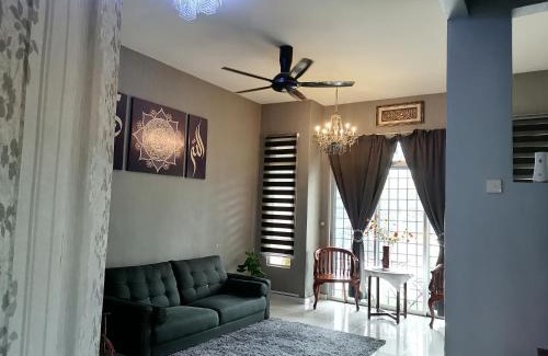 Bandar Penawar House | DKAMAR Homestay At Desaru, Fully Aircond, WiFi, Coway, Street View 4 min to Desaru Beach