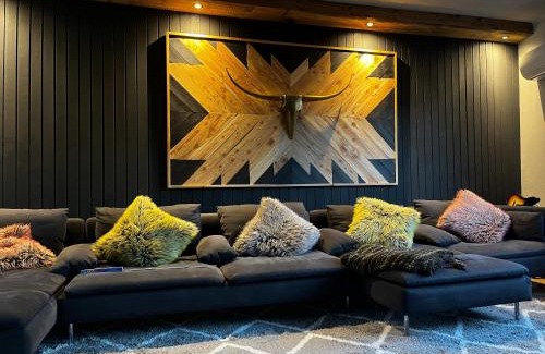 Medraz Apartment | DMG - 'Funky First Floor' Unique Mountain Apartment