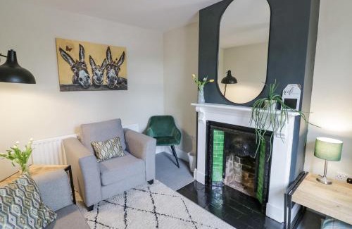 Bewdley House | Dobbies Den