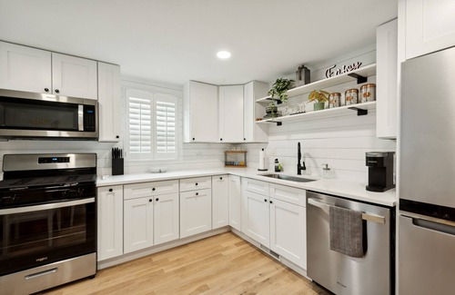 Lake Geneva House | Doc Holiday | Pet-Friendly 3BR Lake Geneva Home w/4 Fireplaces & Walk to Lake
