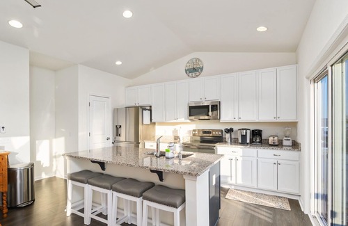 Captain's Cove House | Dock Holiday - Canalfront in Captain's Cove - Bring the boat!