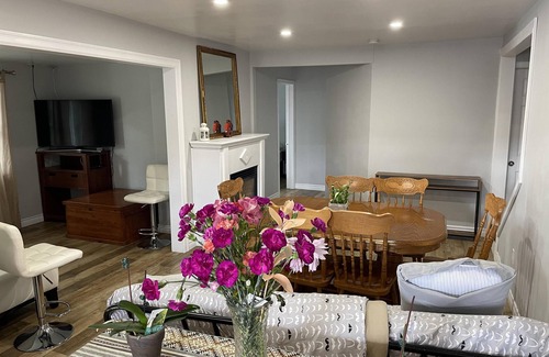 Wasaga Beach Cottage | Dock Life Beach 1 - Upper Unit 17, Riverview 4 bedroom, 3 min walk to Beach 1