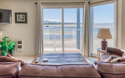 Lincoln City House | Dock of The Bay 203