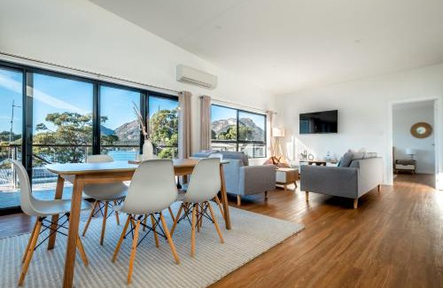 Coles Bay House | Dock of the Bay