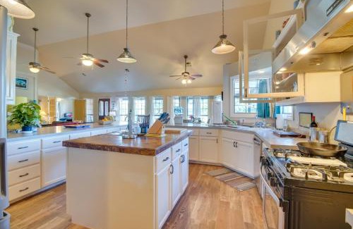 Tia Juana House | Dock, Views and Grill Spacious Grand Lake Lodge